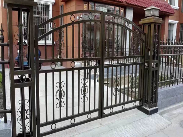 国内大型锌钢建筑护栏生产基地--旺宏护栏工程有限公司